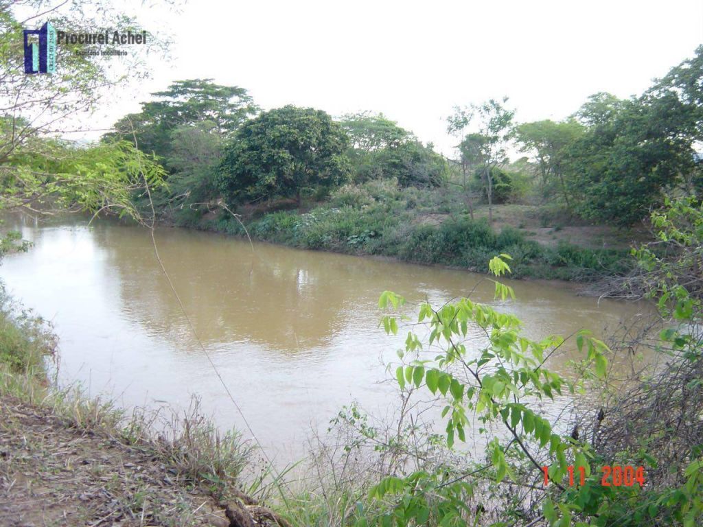R$ 390 mil. 25 hectares, 100% plana, próximo ao rio urucuia, 24 km de  Buritis-MG, 240 do DF 